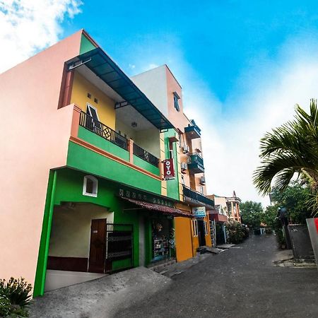 OYO 2165 Alyah Guest House Syariah Ambon Bagian luar foto