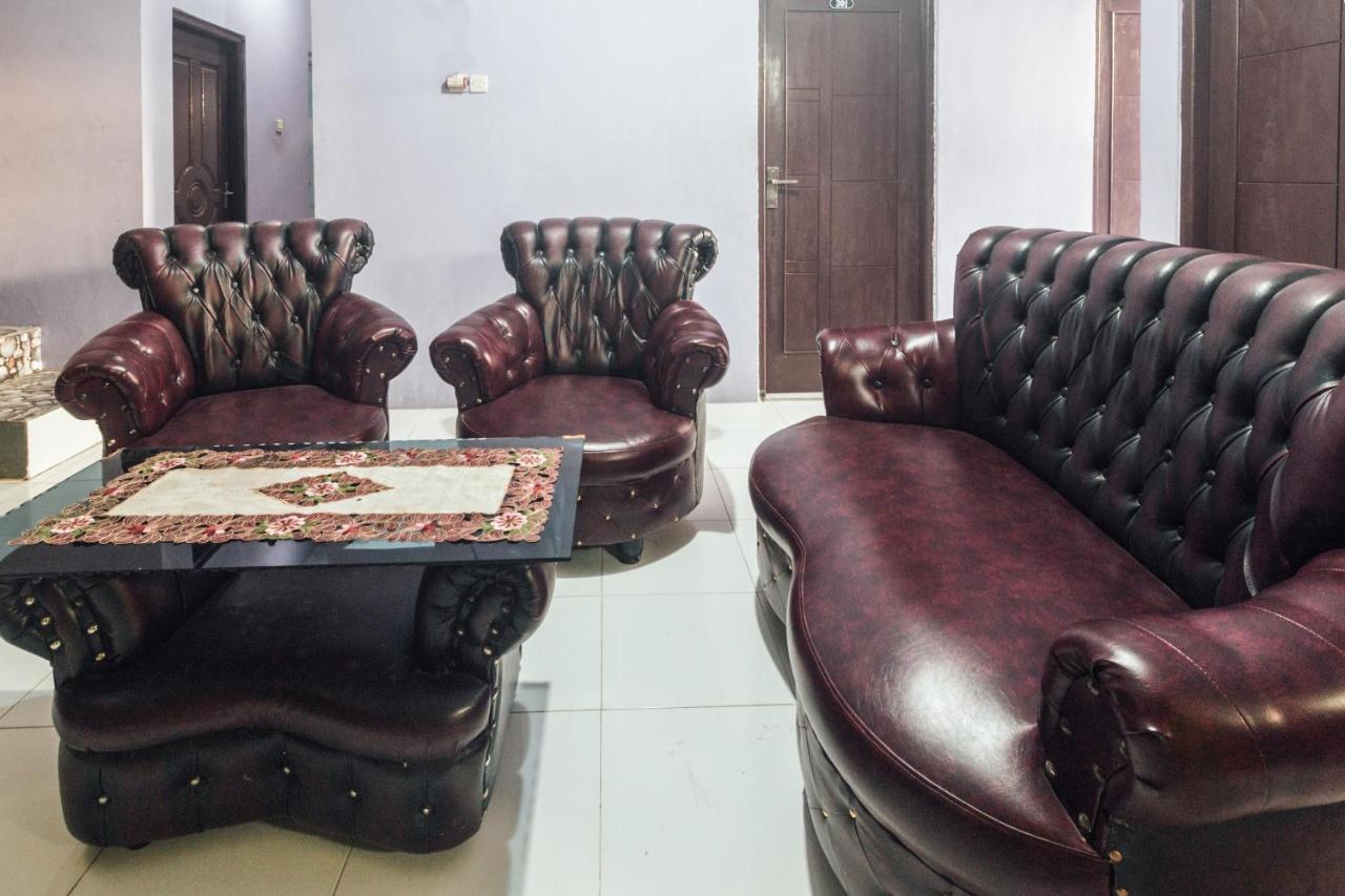 OYO 2165 Alyah Guest House Syariah Ambon Bagian luar foto