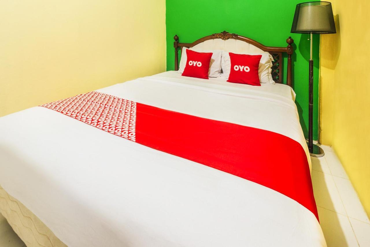 OYO 2165 Alyah Guest House Syariah Ambon Bagian luar foto