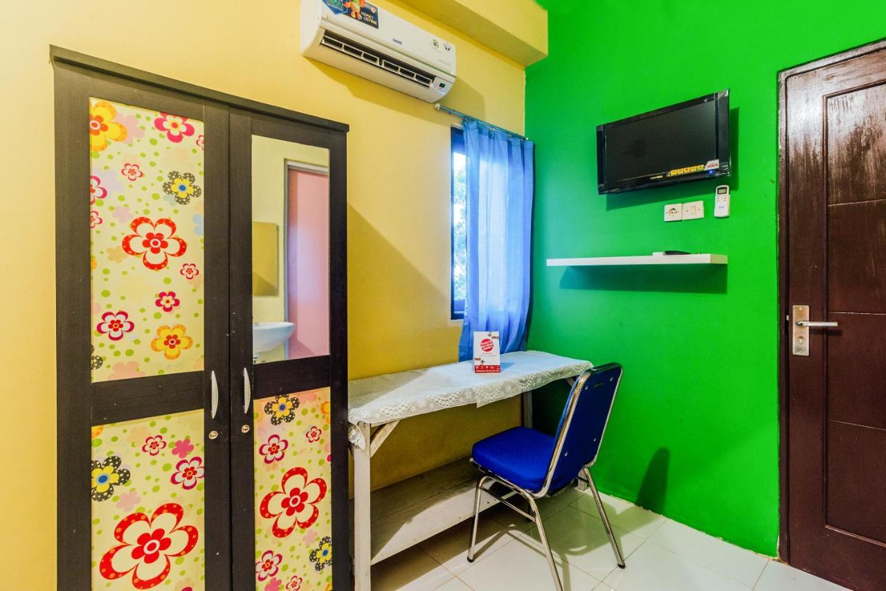 OYO 2165 Alyah Guest House Syariah Ambon Bagian luar foto