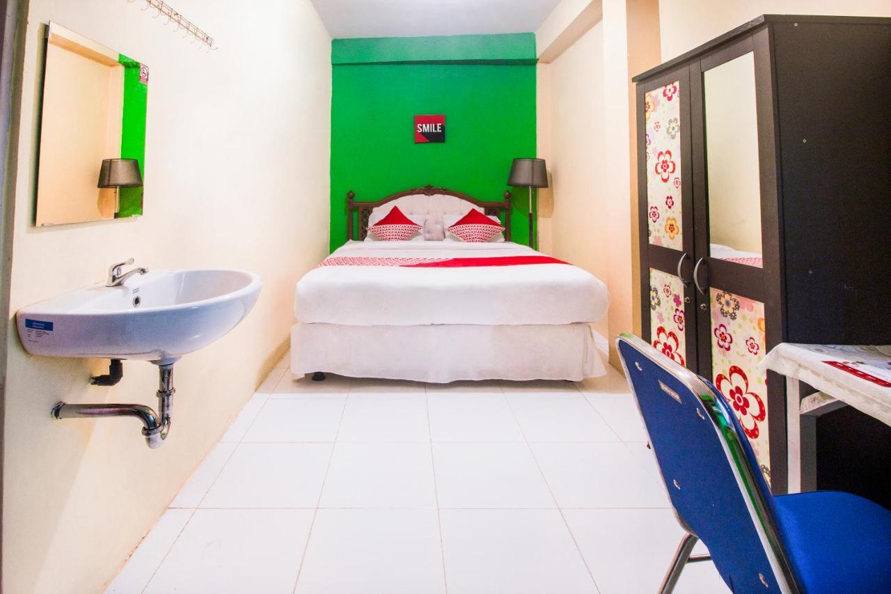 OYO 2165 Alyah Guest House Syariah Ambon Bagian luar foto