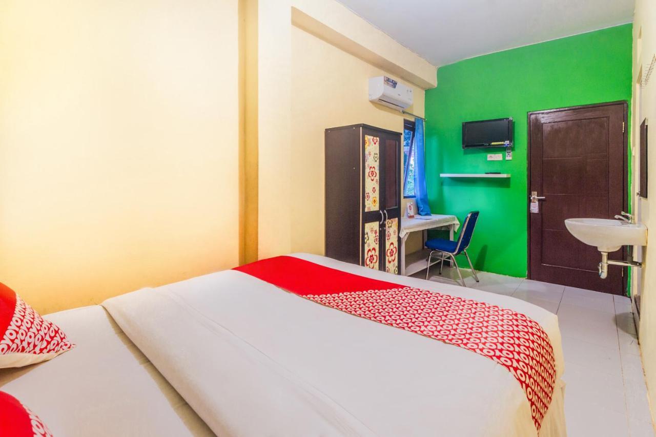 OYO 2165 Alyah Guest House Syariah Ambon Bagian luar foto
